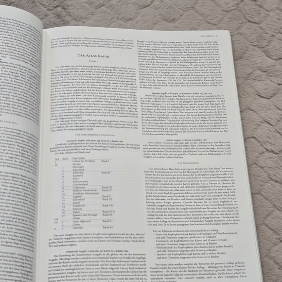 Italia Introduction to Geography by Taschen Book Historical Book with Maps - Picture 12 of 15